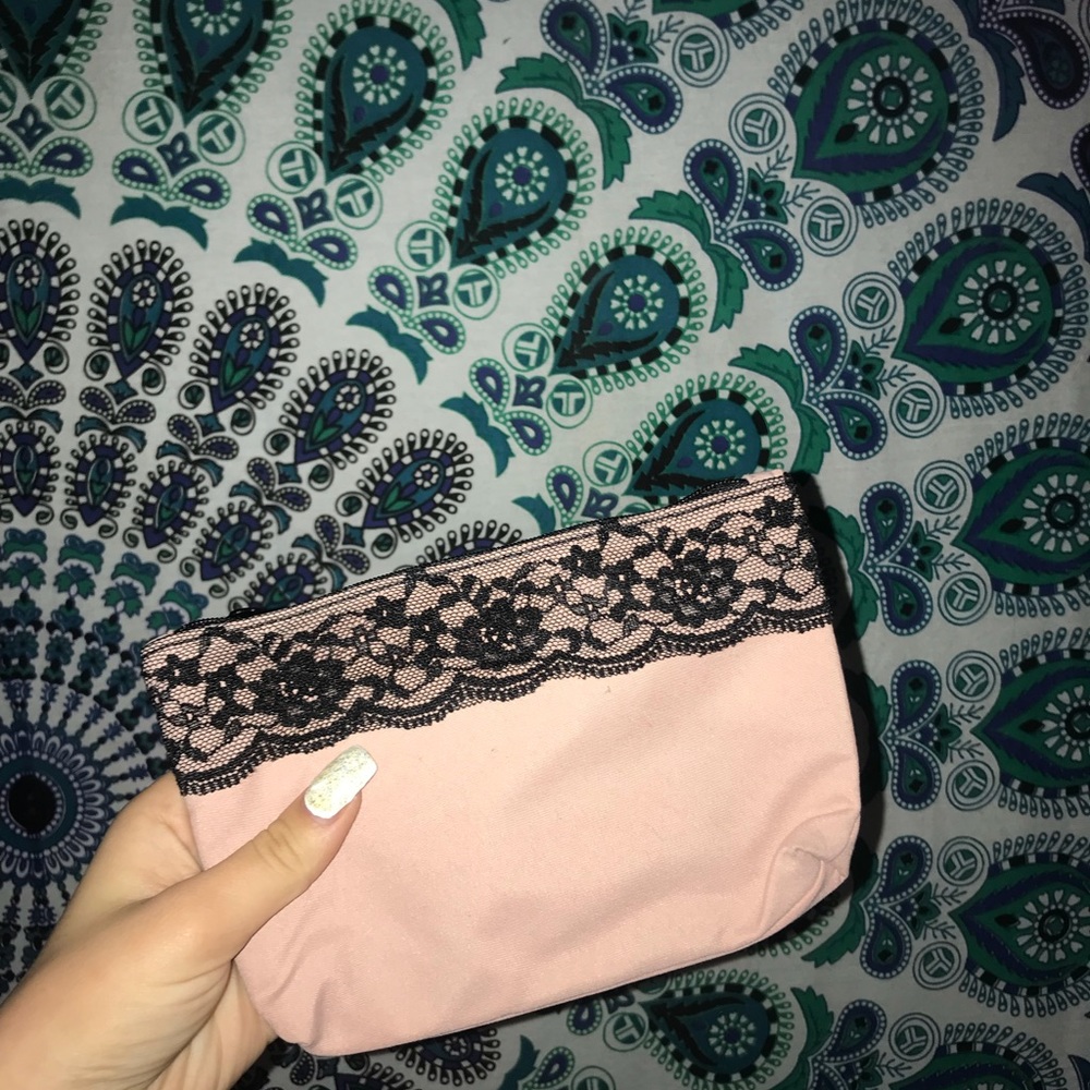 Cosmetic bag